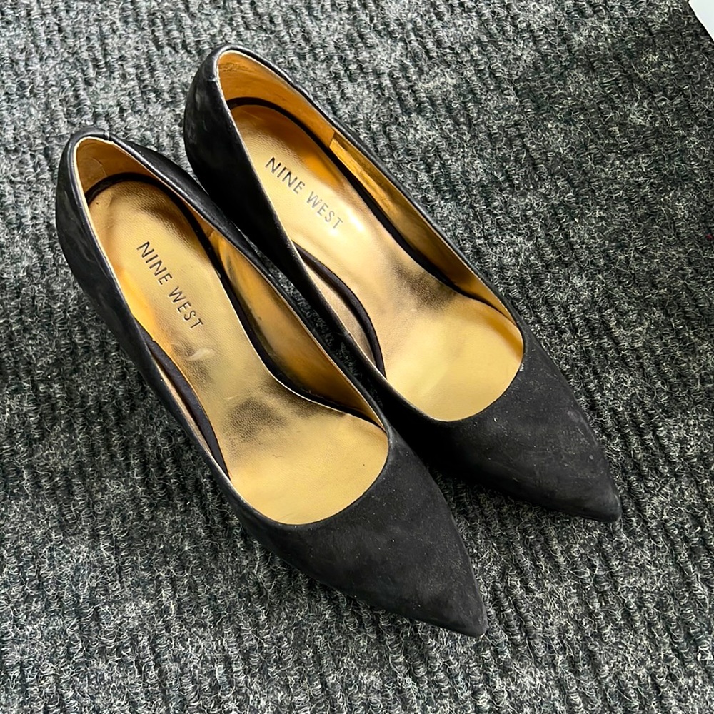 Nine West black suede high heels / pumps (US Size 5.5)